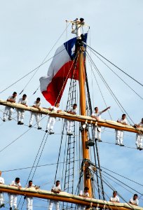 US Navy 071004-N-0879R-018 Chilean tall ship Esmeralda (BE 43) makes her way pierside to Naval Station Pearl Harbor