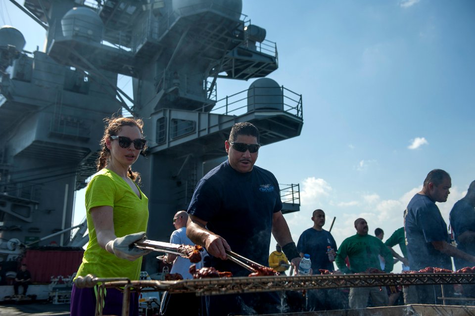 USS Carl Vinson (CVN 70) 141102-N-HD510-324 (15529416107)