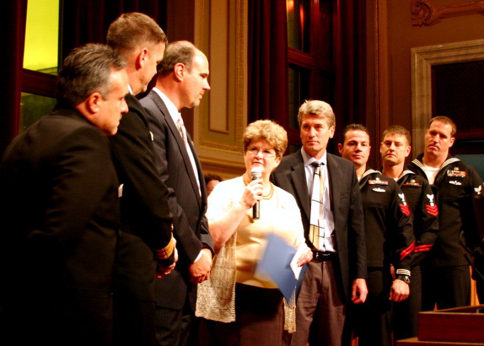 US Navy 071005-N-7163S-001 Hennepin County Sheriff Rich Stanek (center left), Minneapolis City Council President Barbara Johnson and Mayor R.T. Rybak present a city resolution in gratitude to Mobile Diving and Salvage Unit (MDS