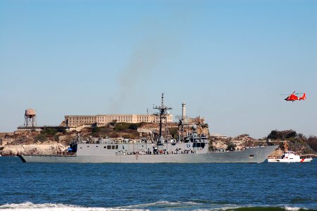 US Navy 071006-N-3570S-060 he guided-missile frigate USS Vandegrift (FFG 48) passes by Alcatraz during the Parade of Ships for San Francisco Fleet Week 2007 photo