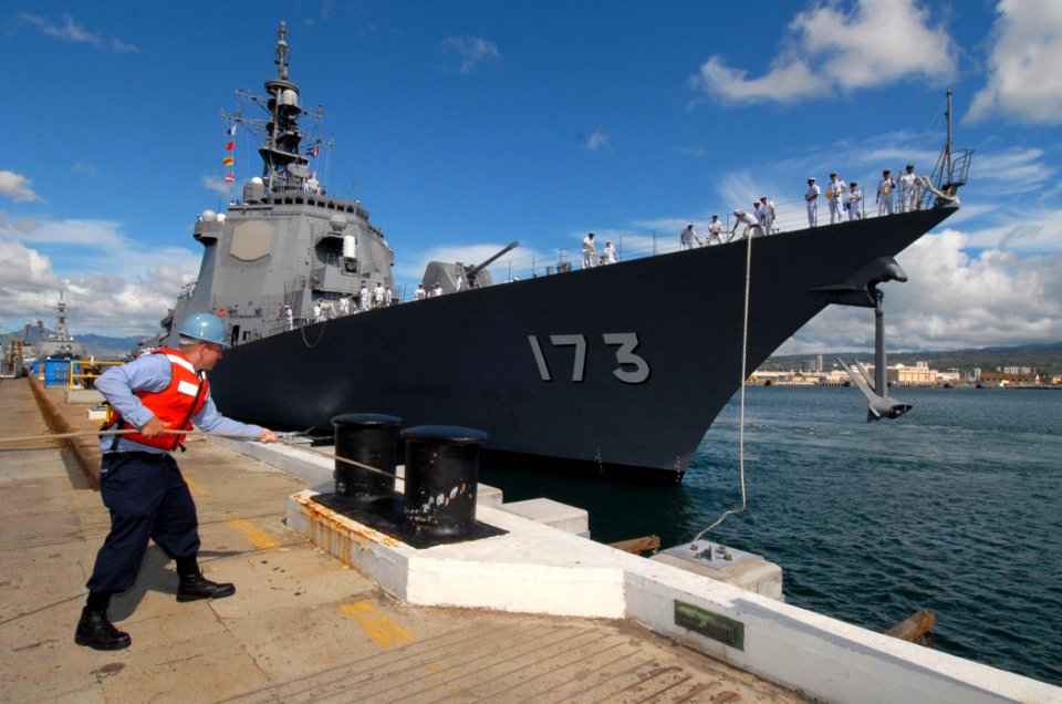 US Navy 071015-N-4965F-004 Operations Specialist Seaman Jerry Carpenter, assigned to USS Lake Erie (CG 70), performs line handlers for Japanese destroyer, JDS Kongo (DDG 173), as she moors at Naval Station Pearl Harbor