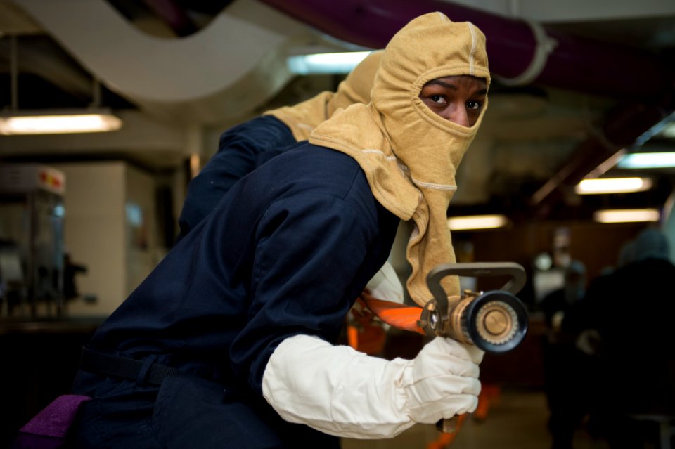 USS Carl Vinson (CVN 70) 141031-N-TR763-158 (15687348261)