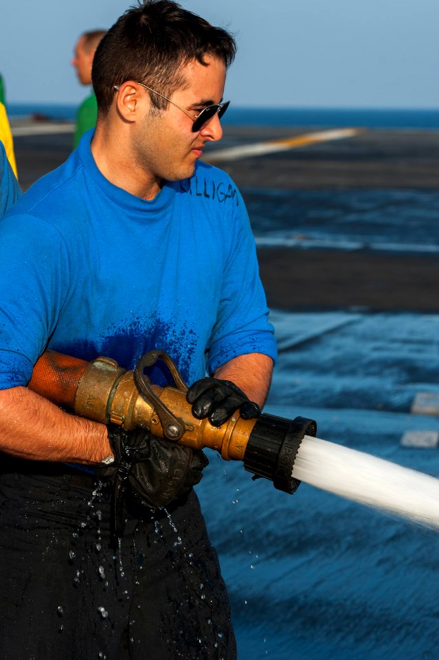 USS Carl Vinson (CVN 70) 141102-N-TP834-394 (15712699181)
