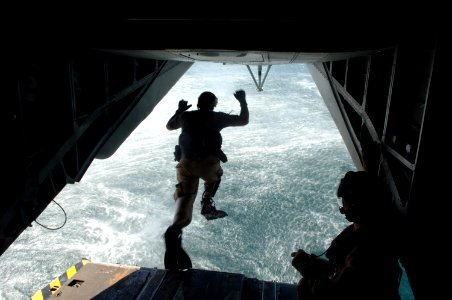 US Navy 071016-N-3931M-077 Servicemembers assigned to Explosive Ordnance Disposal Mobile Unit (EODMU) 8 and U.S. Air Force 82nd Pararescue Unit perform water rescue techniques during a routine training exercise off the coast of