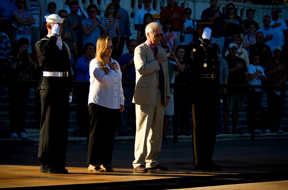 US Navy 071021-N-5319A-058 Daniel and Maureen Murphy, the parents of Navy SEAL Lt. Michael Murphy, pay their respects at the Tomb of the Unknowns at Arlington National Cemetery