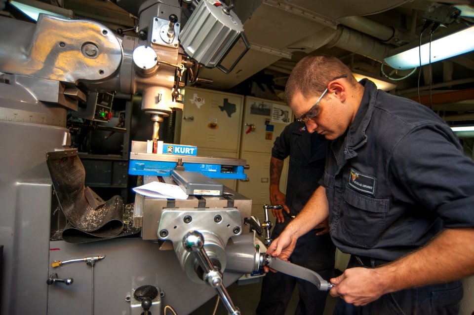 USS Carl Vinson (CVN 70) 141025-N-TP834-003 (15639970862)