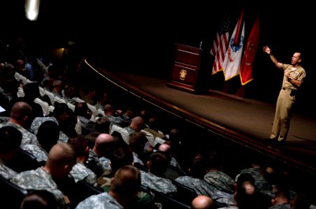 US Navy 071023-N-0696M-430 Chairman of the Joint Chiefs of Staff, U.S. Navy Adm. Mike Mullen answers questions at an all hands call with Command and General Staff College students, Ft. Levenworth, Kan
