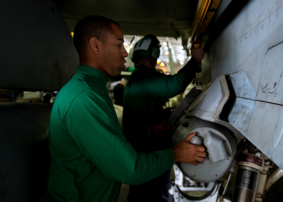 USS Carl Vinson (CVN 70) (16556970985)