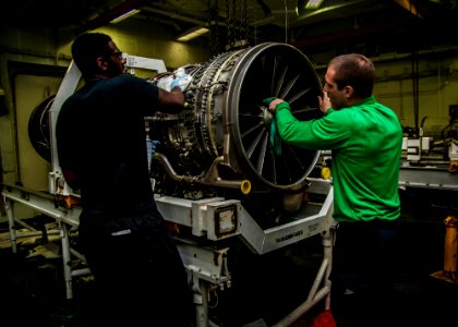 USS Carl Vinson (CVN 70) 141024-N-WD464-019 (15442891249)