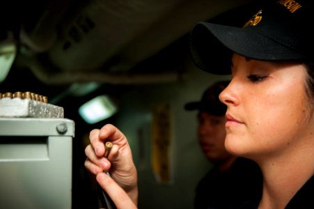 USS Carl Vinson (CVN 70) 141025-N-WD464-064 (15018951373)