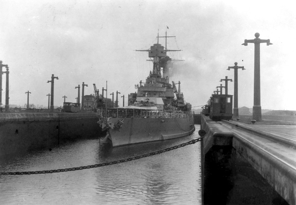 USS California in Gatun locks 1927
