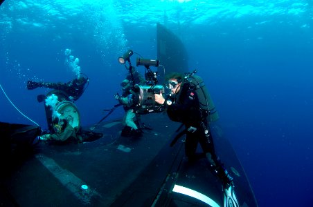 US Navy 071026-N-3093M-012 Mass Communication Specialist 2nd Class Kori Melvin documents Navy divers and special operators from SEAL Delivery Vehicle Team (SDV) 2 and Naval Special Warfare Logistics Support conducting Lock Out