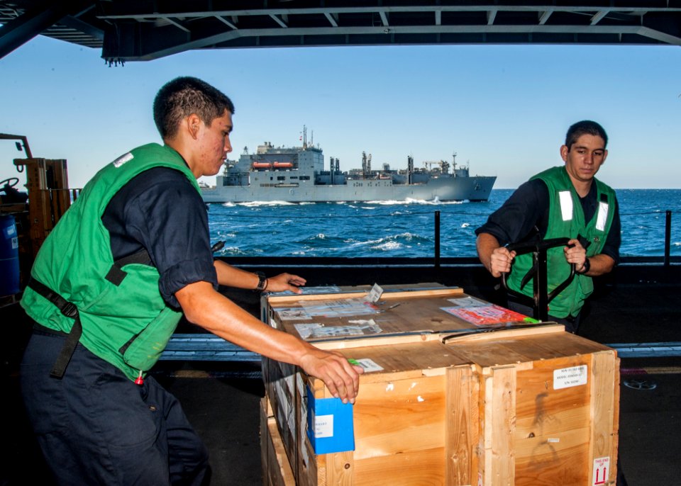 USS Carl Vinson (CVN 70) 141023-N-WD464-021 (15428630938)