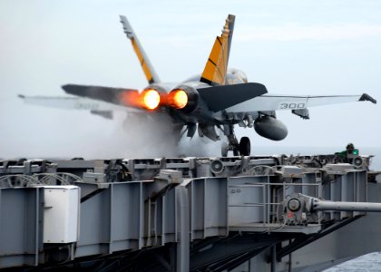 US Navy 071027-N-7981E-213 An F-A-18C Hornet, assigned to