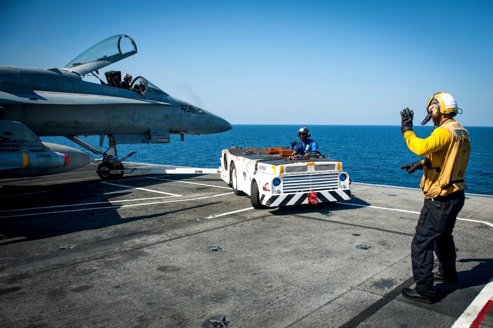 USS Carl Vinson (CVN 70) 141019-N-HD510-014 (15579948521)