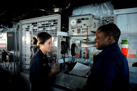 USS BOXER (LHD 4) 131203-N-SS492-032 (11201916556)