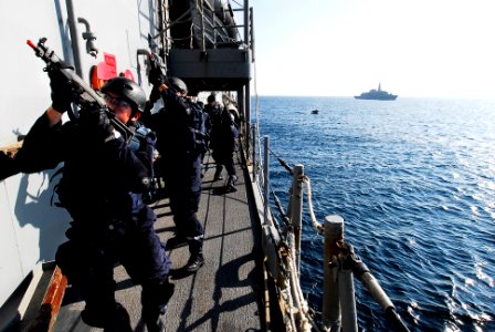 US Navy 090625-N-7092S-159 Chilean sailors assigned to the Chilean Navy frigate CNS Lynch (FF 07) conduct a maritime interdiction operation Sailors aboard the guided-missile frigate USS Kauffman (FFG 59) photo