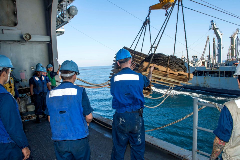 USS BOXER (LHD 4) 131130-N-VO234-016 (11150498716)
