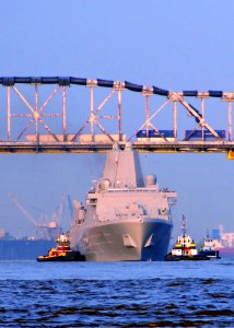 US Navy 090627-N-2147L-002 AVONDALE, La (June 27, 2009) The amphibious transport dock ship Pre-Commissioning Unit (PCU) New York (LPD 21) transits along the Mississippi River to the Gulf of Mexico to conduct builder's trials photo