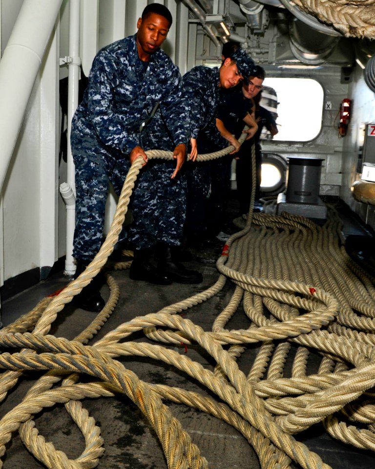 USS BOXER (LHD 4) 131214-N-GM561-049 (11851090104)
