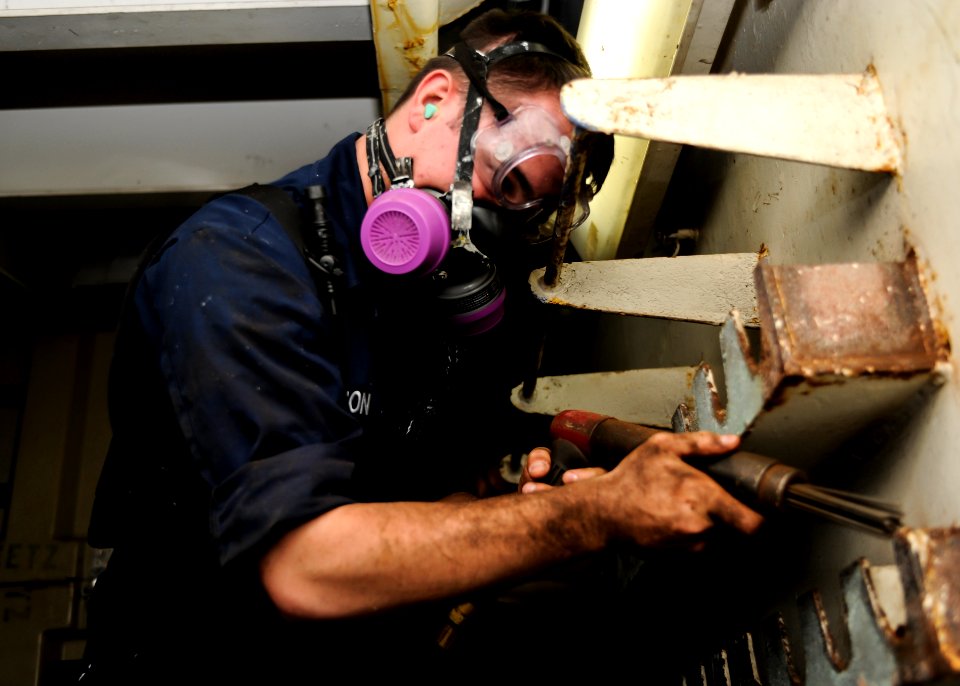 USS BOXER (LHD 4) 131202-N-SV688-N-064 (11185661083)
