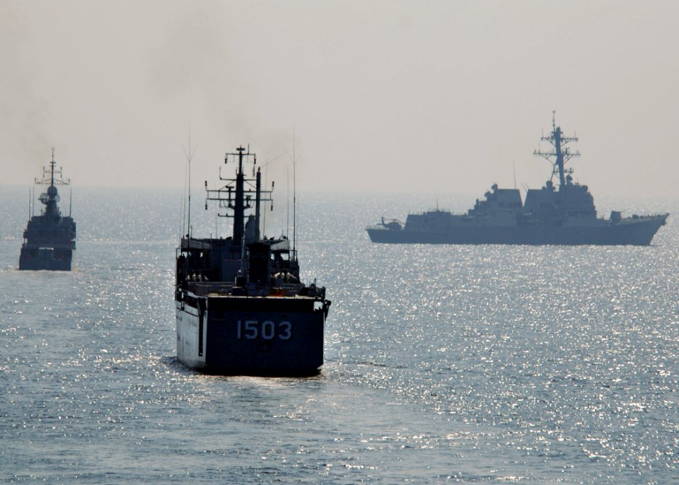 US Navy 090627-N-5207L-352 The Royal Malaysian Navy corvette KD Lekiu (F 30), the multi-role support ship KD Sri Indera Sakti and the U.S. Navy guided-missile destroyer USS Chung-Hoon (DDG 93) maneuver together