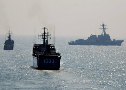 US Navy 090627-N-5207L-352 The Royal Malaysian Navy corvette KD Lekiu (F 30), the multi-role support ship KD Sri Indera Sakti and the U.S. Navy guided-missile destroyer USS Chung-Hoon (DDG 93) maneuver together