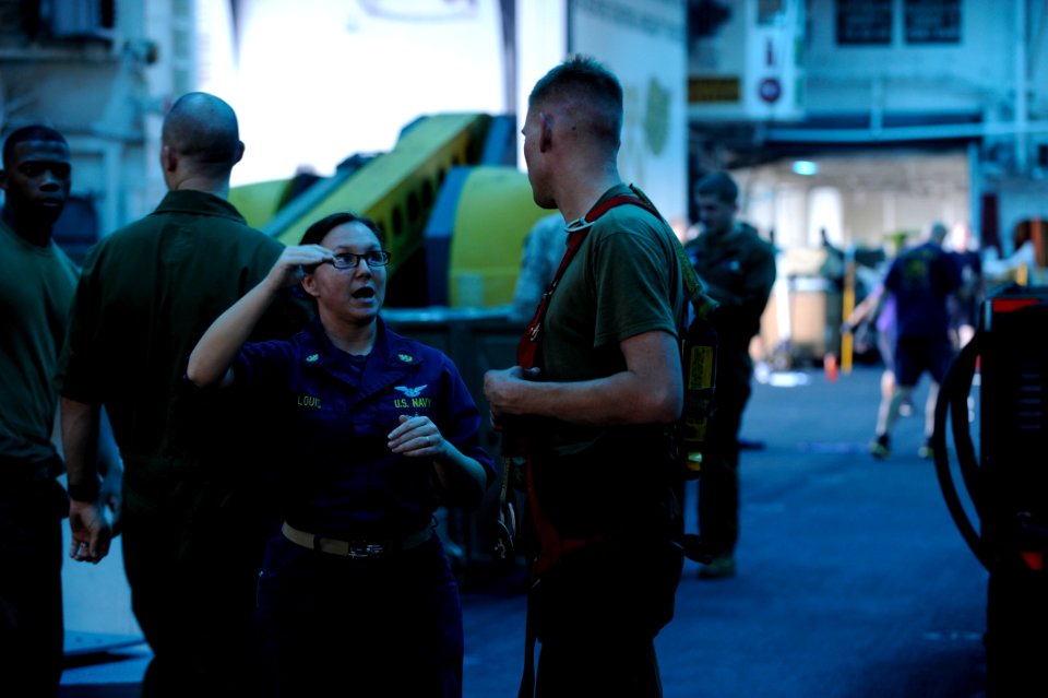 USS BOXER (LHD 4) 131203-N-SS492-013 (11202006513)