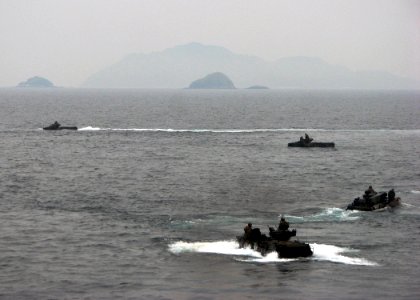 US Navy 090629-N-7058E-048 Amphibious assault vehicles transporting U.S. Marines and soldiers from the 9th Royal Malay Regiment form up off the shore of Malaysia