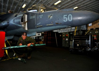 USS BOXER (LHD 4) 131125-N-GM561-032 (11150584024)