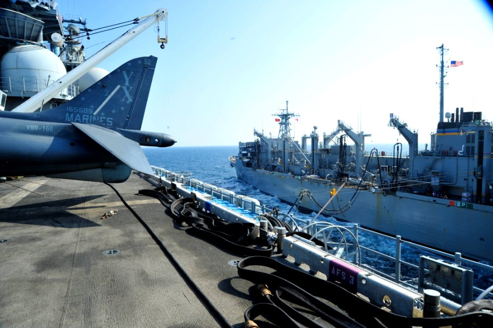 USS BOXER (LHD 4) 131123-N-SS492-047 (11043593576)