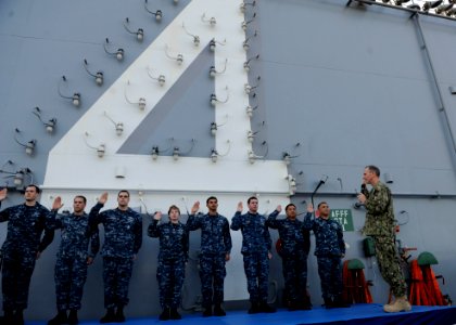USS BOXER (LHD 4) 131127-N-OQ305-036 (11146118925)
