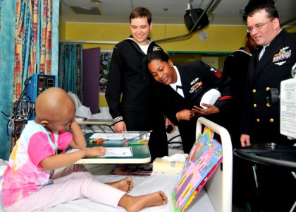 US Navy 090629-N-2638R-002 Sailors attached to Destroyer Squadron (DESRON) 15 and Arleigh Burke-class guided-missile destroyer USS Mustin (DDG 89) visit the Sydney Children's Hospital photo