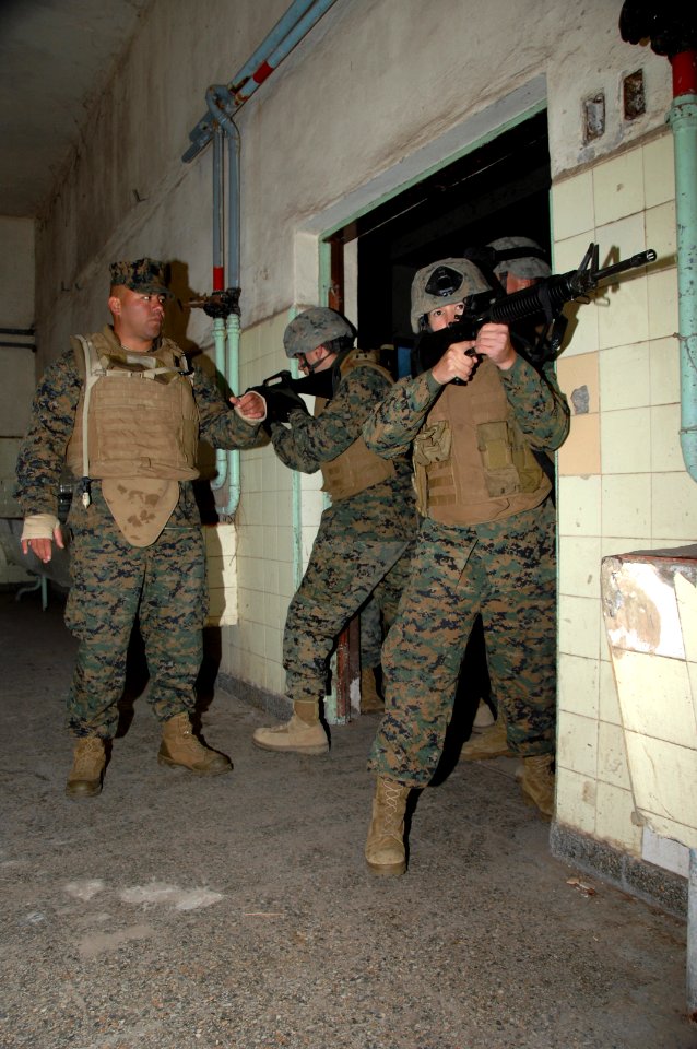 US Navy 090630-A-1839I-002 Marines from 2nd Marine Expeditionary Forces (MEF) demonstrate different techniques for clearing passageways for Argentine Marines in Puerto Belgrano, Argentina