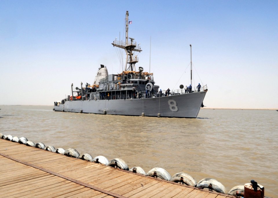 US Navy 090630-N-6814F-033 Mine countermeasure ship USS Scout (MCM 8) pulls into port at Iraqi Training Academy Mission, Umm Qasr, Iraq