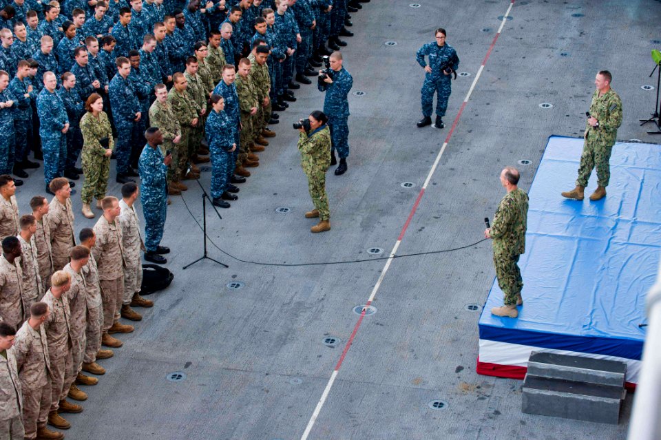 USS BOXER (LHD 4) 131127-N-QP351-256 (11146158674)