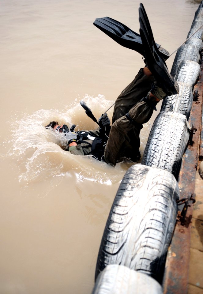 US Navy 090630-N-6814F-067 U.S. Navy Diver 2nd Class Rich Dutton, plunges backwards into the water prior to USS Scout's (MCM 8) port visit to Umm Qasr, Iraq