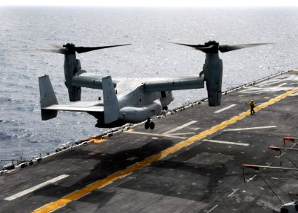 US Navy 090701-N-3165S-134 An MV-22B Osprey from Marine Medium Tiltrotor Squadron 263 (VMM 263) (Reinforced), 22nd Marine Expeditionary Unit, takes off from the flight deck of multi-purpose amphibious assault ship USS Bataan (L photo