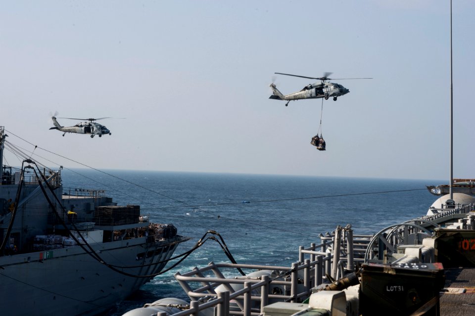 USS BOXER (LHD 4) 131123-N-JP249-079 (11043604496)