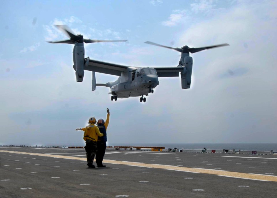 US Navy 090707-N-3592S-023 A V-22 Osprey assigned to Marine Medium Tiltrotor Squadron 162 based in New River, N.C. comes in for a landing aboard the amphibious assault ship USS Nassau (LHA 4)