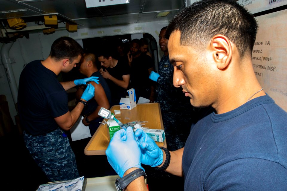 USS BOXER (LHD 4) 131111-N-VO234-009 (10833343906)