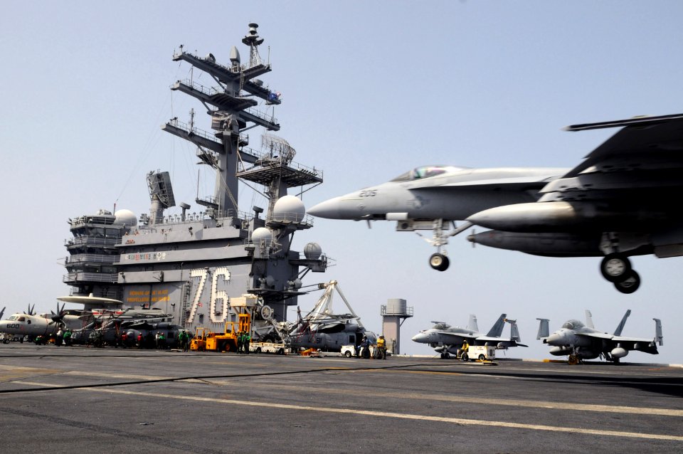 US Navy 090706-N-3610L-230 An F-A-18E Super Hornet assigned to the Eagles of Strike Fighter Squadron (VFA) 115 lands aboard the aircraft carrier USS Ronald Reagan (CVN 76)