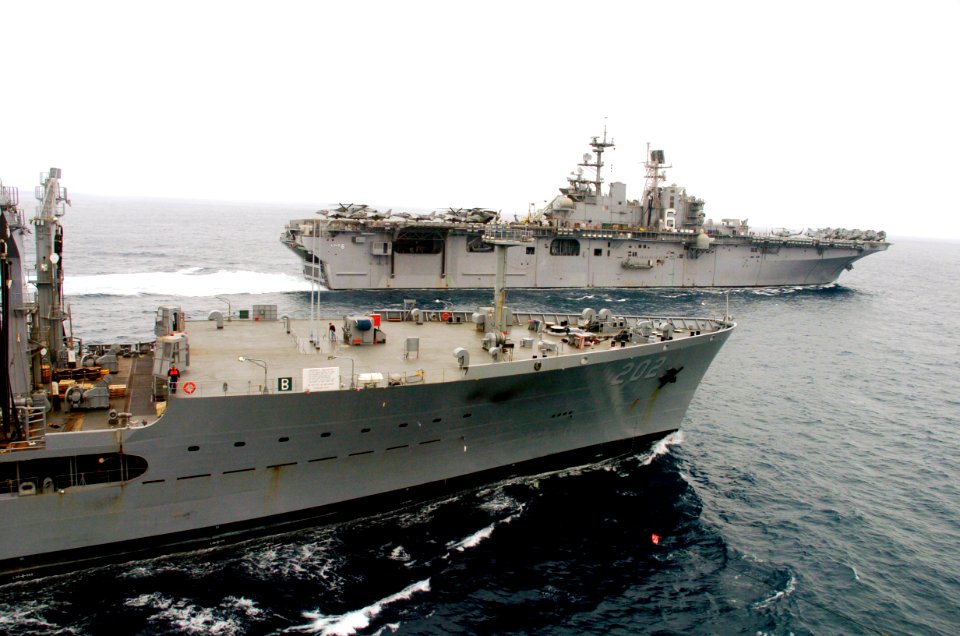 US Navy 090708-N-3925A-004 The Amphibious assault ship USS Bonhomme Richard (LHD 6), top, pulls away from the Military Sealift Command fleet replenishment oiler USNS Yukon (T-AO 202)