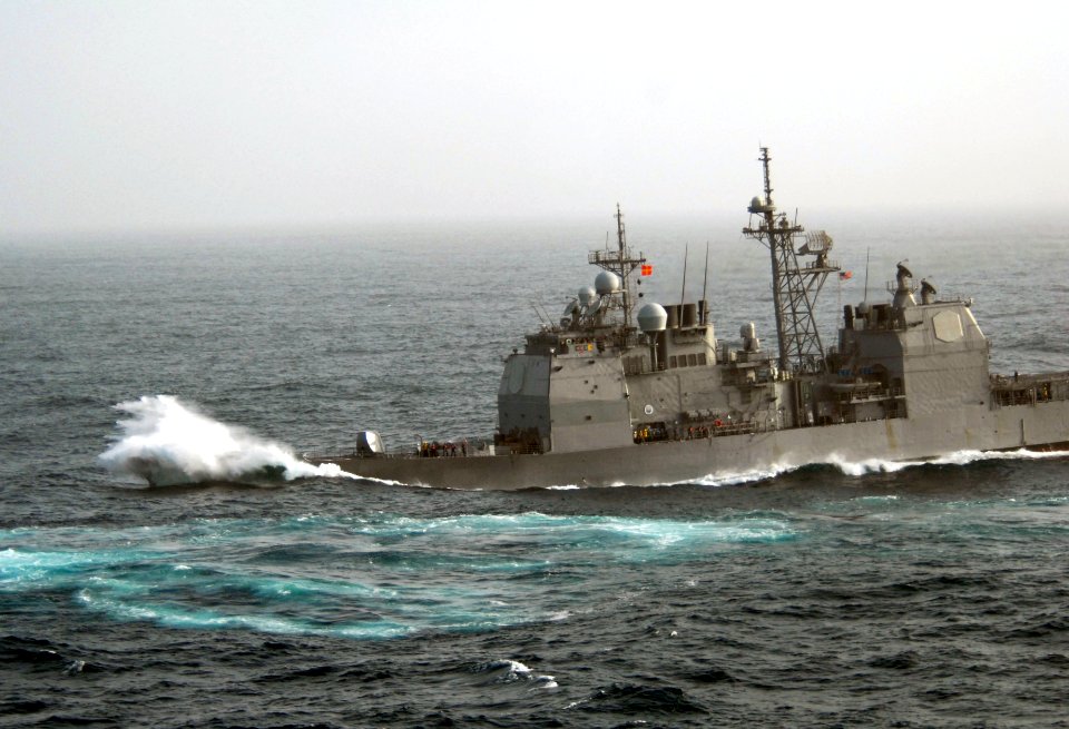 US Navy 090707-N-9132C-207 The Ticonderoga-class guided-missile cruiser USS Chancellorsville (CG 62) steams through the Arabian Sea