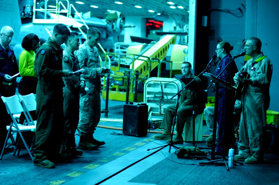 USS BOXER (LHD 4) 131027-N-GM561-250 (11027170344)