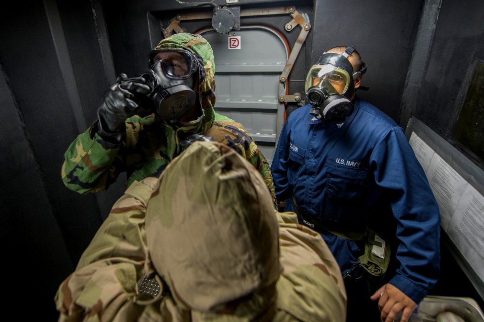 USS BOXER (LHD 4) 131012-N-JP249-035 (10286305093)