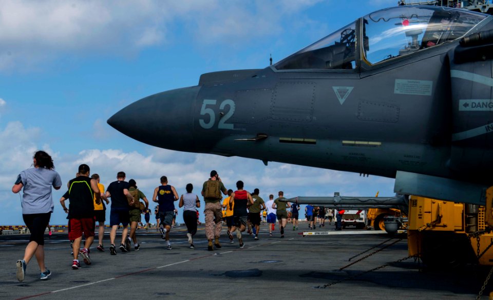 USS BOXER (LHD 4) 131013-N-VO234-025 (10287760985)