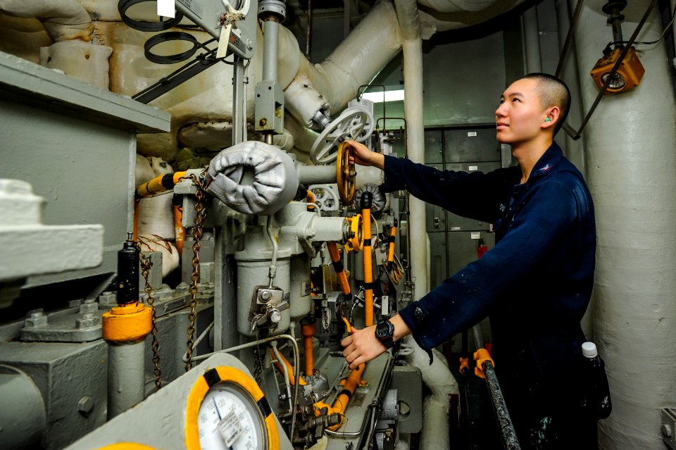 USS BOXER (LHD 4) 131012-N-GM561-009 (10286187306)