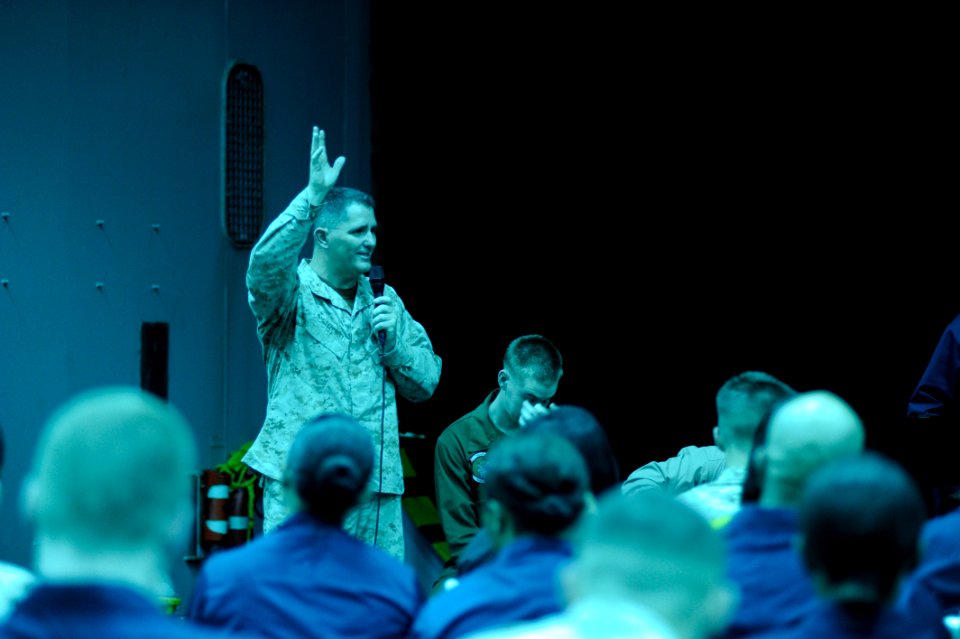 USS BOXER (LHD 4) 131027-N-GM561-236 (11027120026)