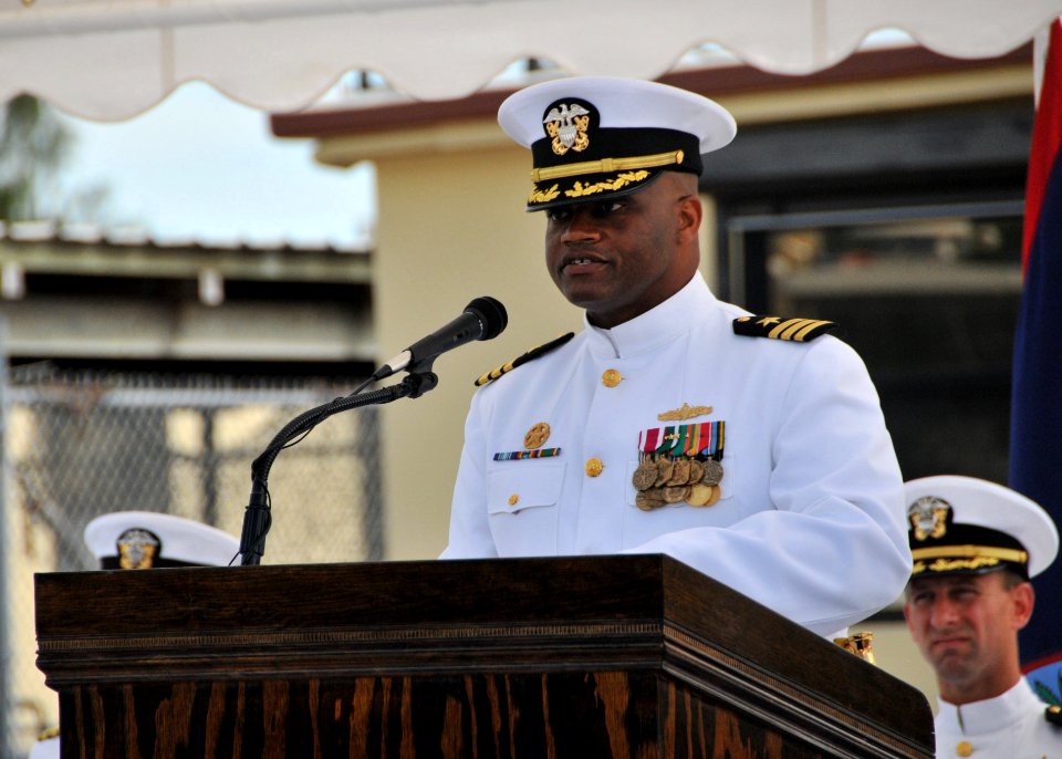 US Navy 100917-N-1906L-003 MSRON 7 holds change of command ceremony